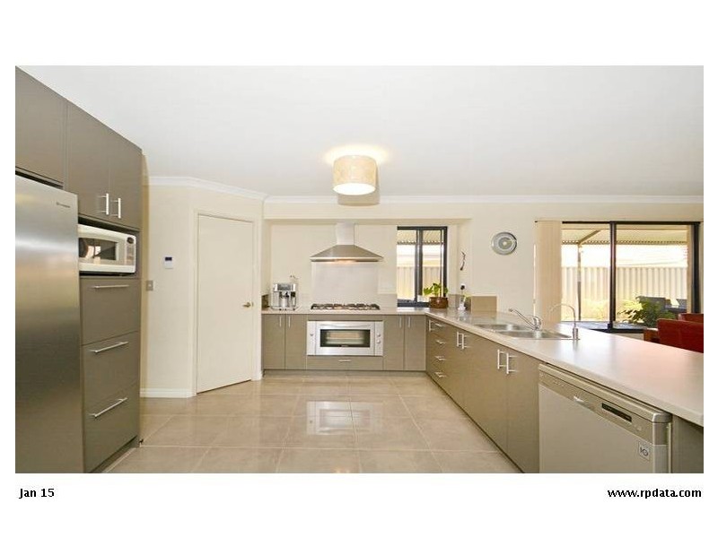 3 Liriope Parkway, Sinagra WA 6065