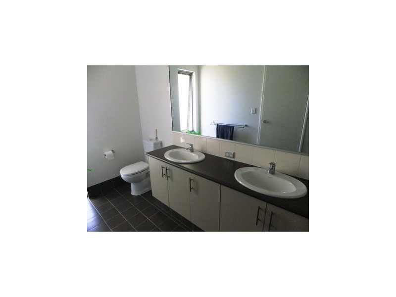 5 Collanda Circuit, Carramar WA 6031