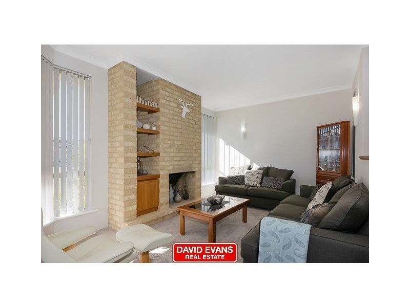 10 Rainbow View, Ocean Reef WA 6027