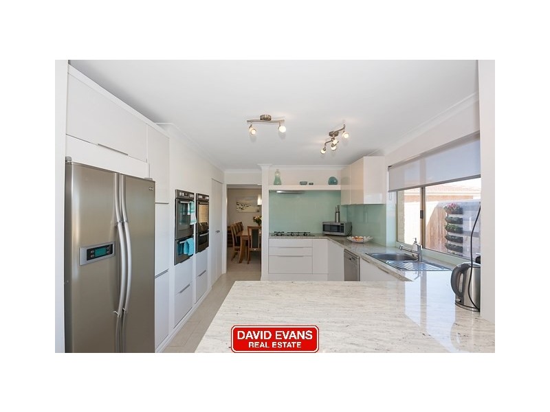 10 Rainbow View, Ocean Reef WA 6027