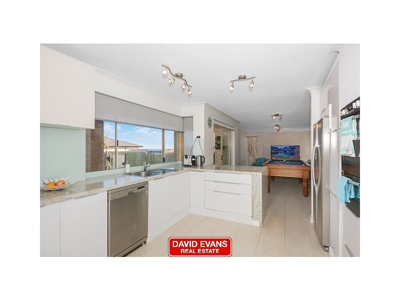 10 Rainbow View, Ocean Reef WA 6027
