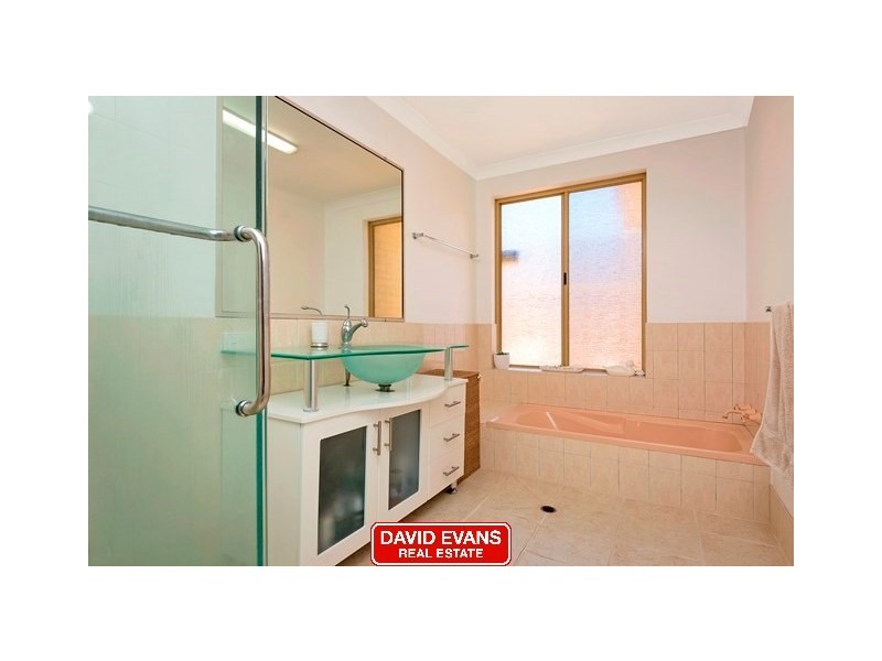 10 Rainbow View, Ocean Reef WA 6027