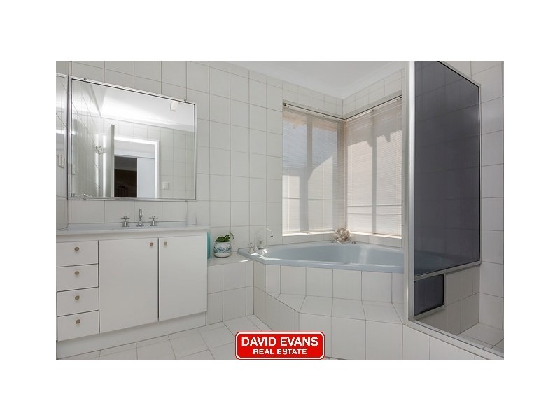 10 Rainbow View, Ocean Reef WA 6027