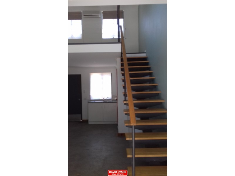 6/8 Day Road, Rockingham WA 6168