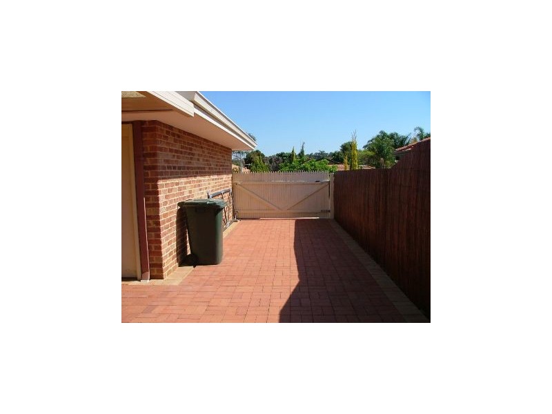 35 Cadoux Loop, Hocking WA 6065