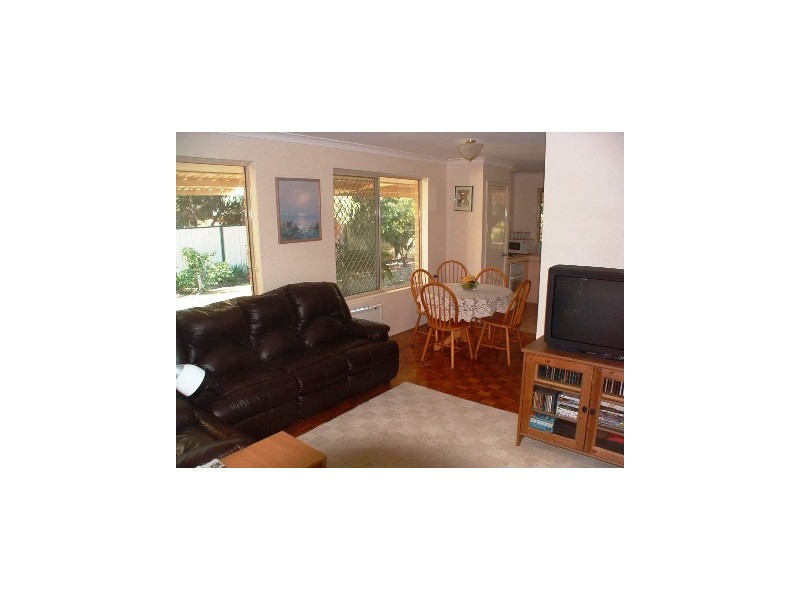 9 Holley Place, Marangaroo WA 6064