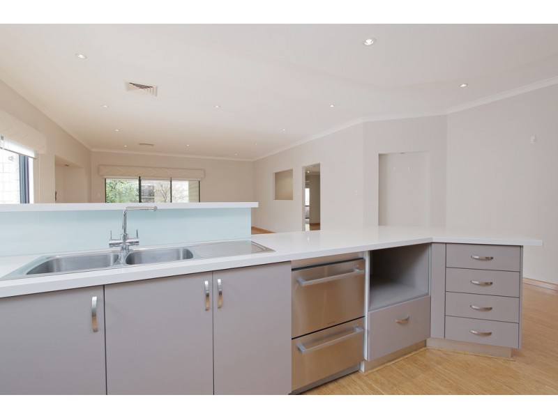 83 Wattle Mews, Hocking WA 6065