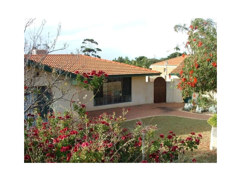 36 Gleddon Way, Hillarys WA 6025