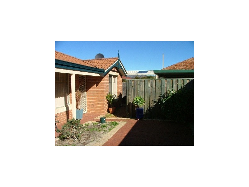 114B Ravenswood Dve, Nollamara WA 6061