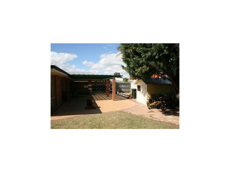 40 Parkview Dve, Ballajura WA 6066