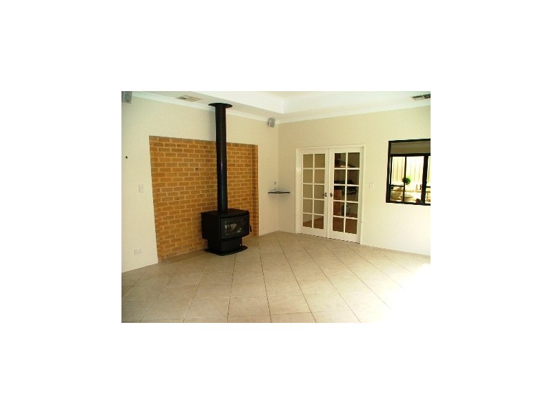 1 Limerick Cres, Darch WA 6065