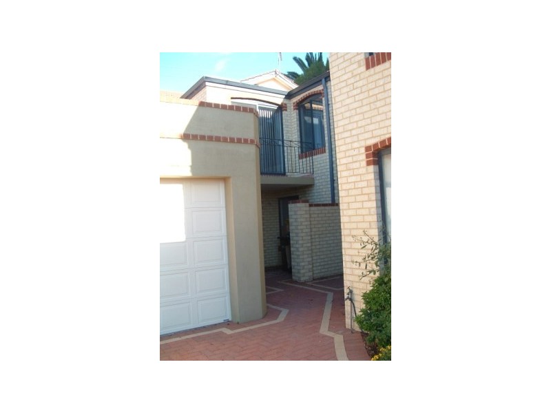 2/3 Woodlake Rtr, Kingsley WA 6026