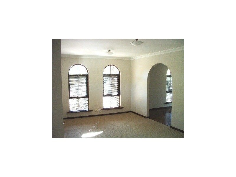 74 Lymburner Dve, Hillarys WA 6025