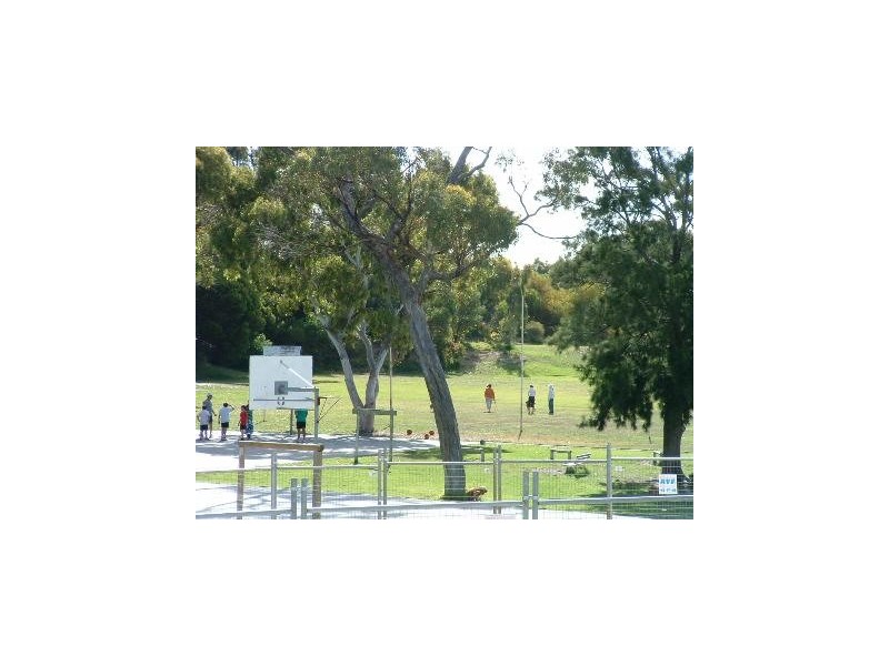 74 Lymburner Dve, Hillarys WA 6025