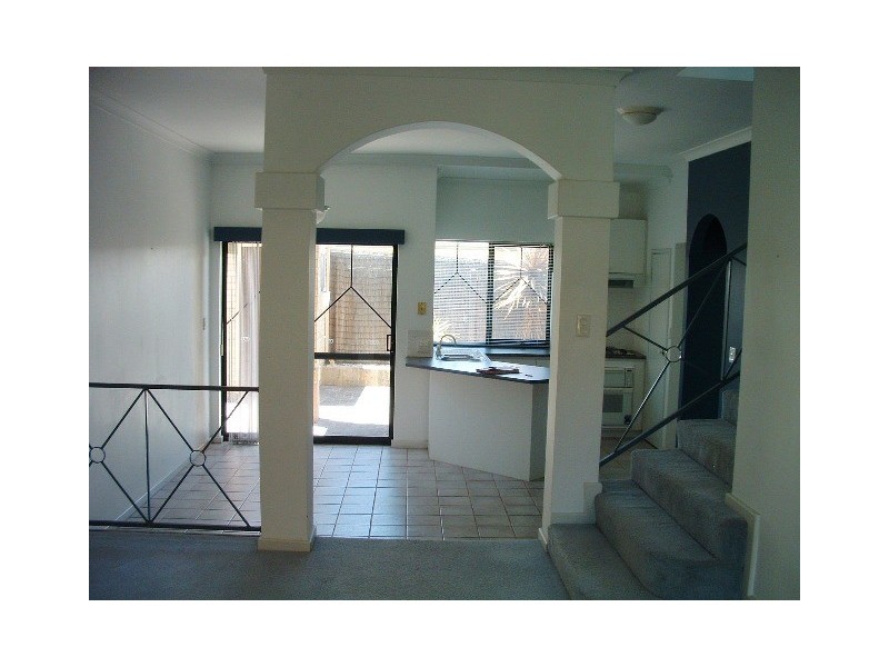 12/62 Broadbeach Blvd, Hillarys WA 6025