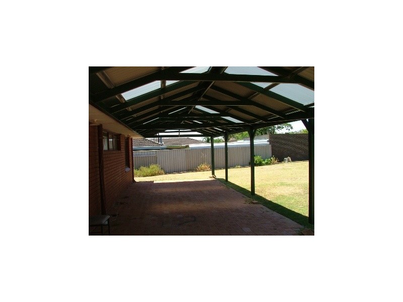 28 Winship Ave, Wanneroo WA 6065