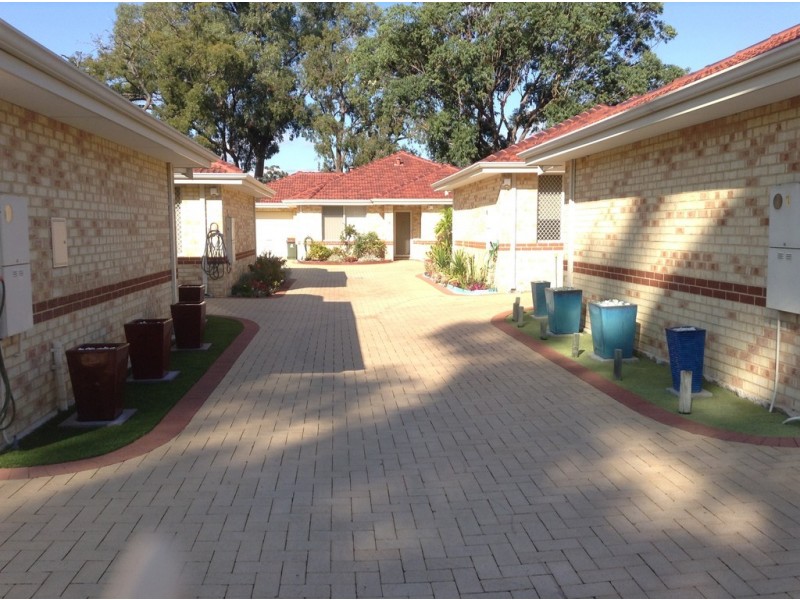 2/664 Beach Road, Hamersley WA 6022