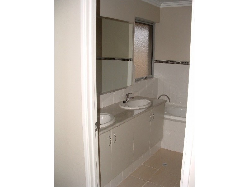 7 Wilmott Bend, Madeley WA 6065