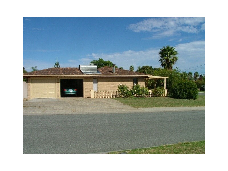 32  Winship Ave, Wanneroo WA 6065