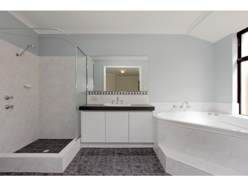 10 Appleby Drive, Darch WA 6065