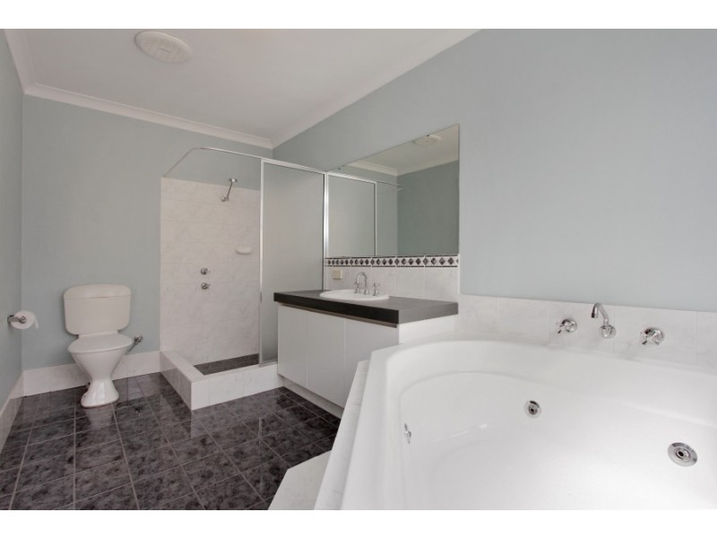 10 Appleby Drive, Darch WA 6065