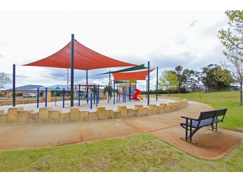 10 Appleby Drive, Darch WA 6065