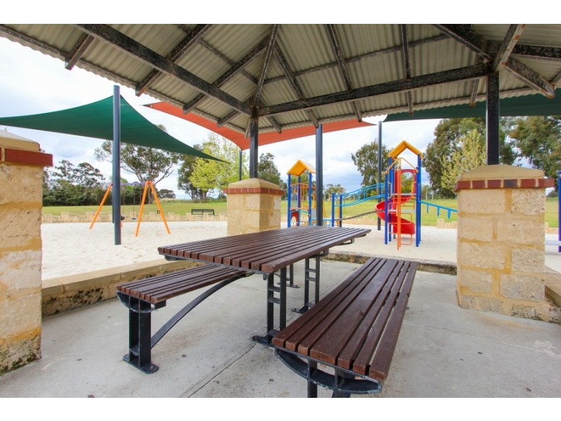 10 Appleby Drive, Darch WA 6065