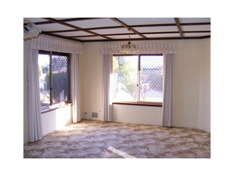 8 MacQuarie Avenue, Padbury WA 6025