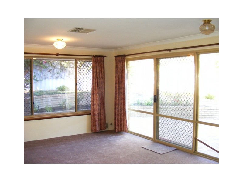 8 MacQuarie Avenue, Padbury WA 6025