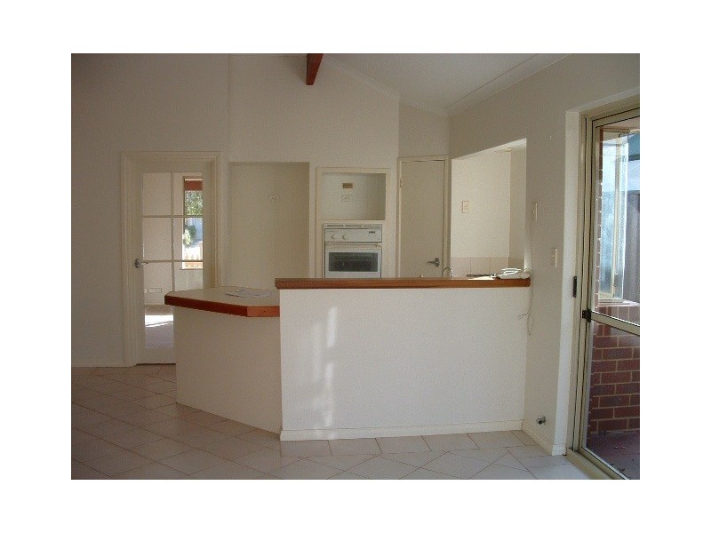 8 Mayena Retreat, Hillarys WA 6025