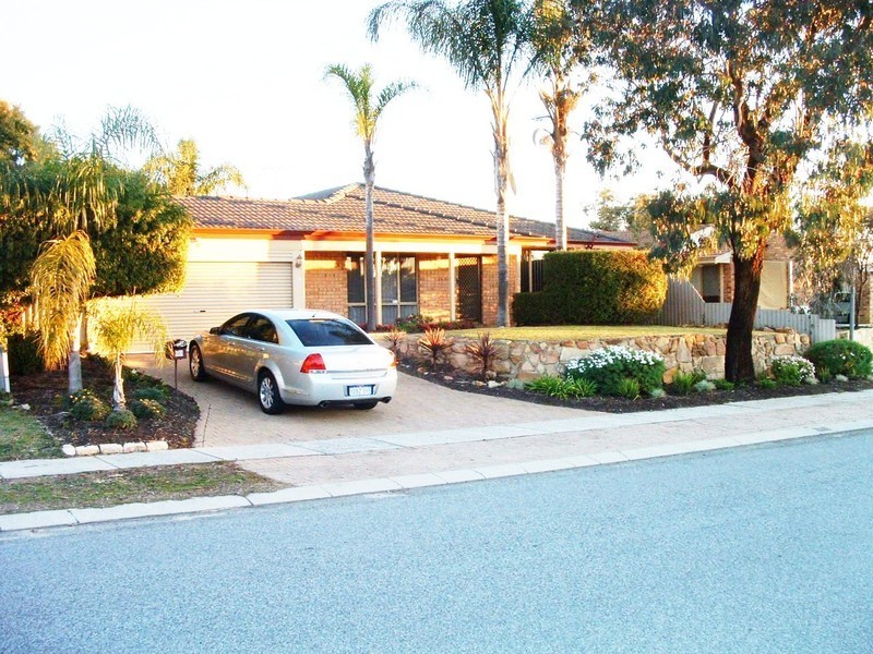 60 Greenfields Circle, Hocking WA 6065