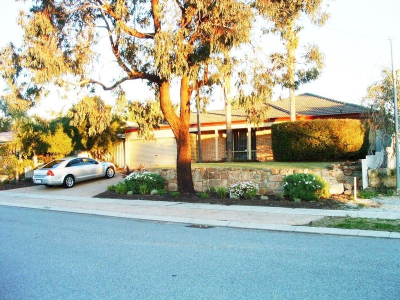 60 Greenfields Circle, Hocking WA 6065