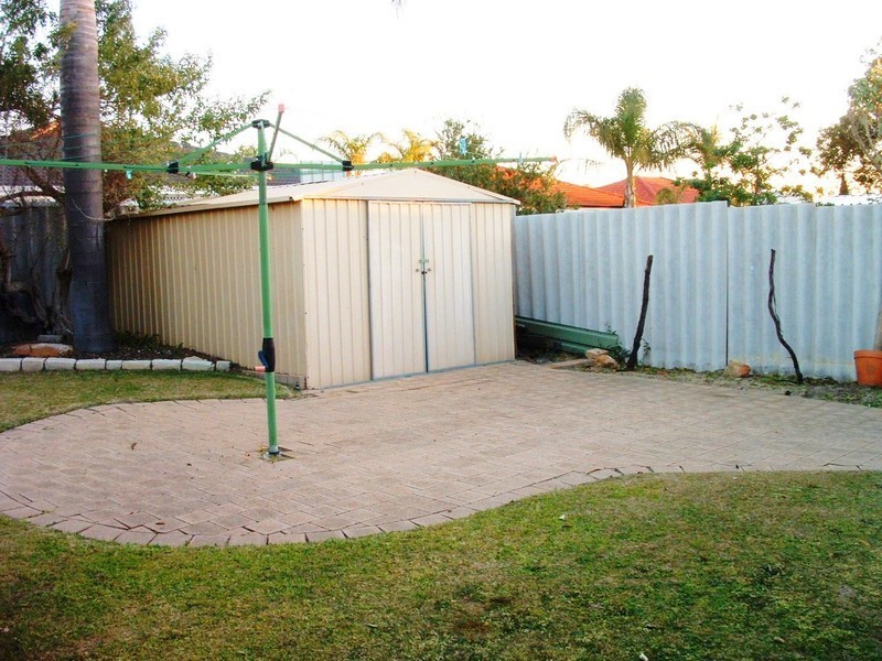 60 Greenfields Circle, Hocking WA 6065