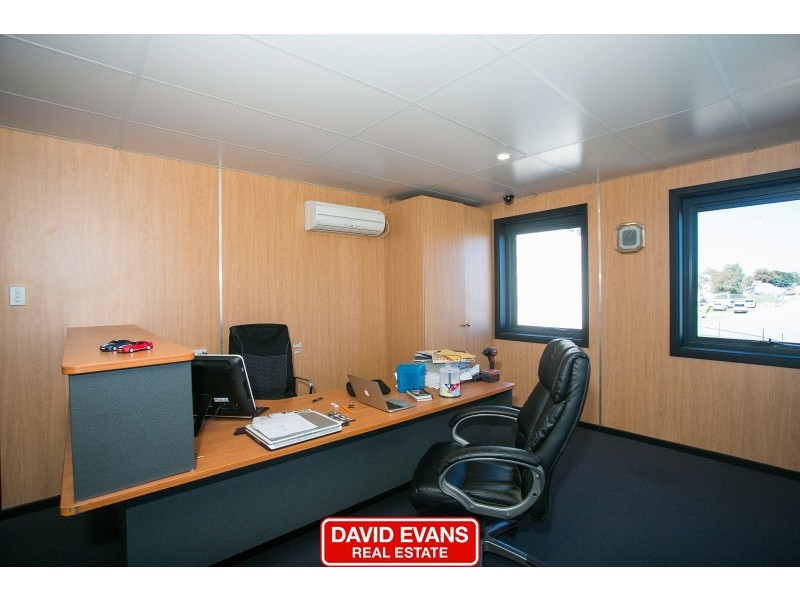 5 Bombardier Road, Wangara WA 6065