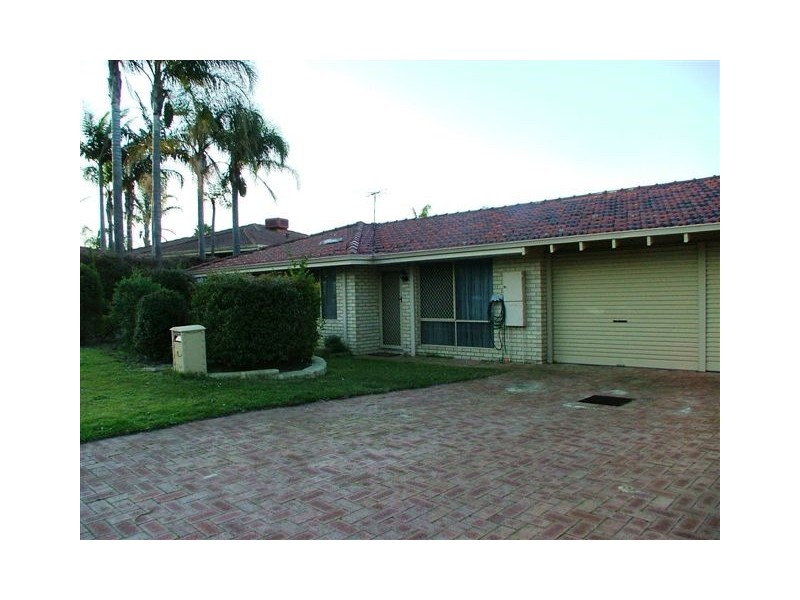 4 Carinda Place, Alexander Heights WA 6064
