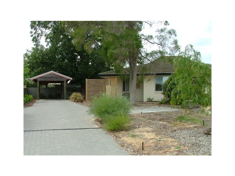 8 Muskoka Avenue, Wanneroo WA 6065