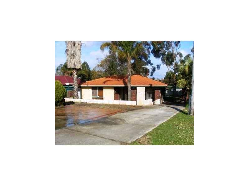 6 Whitworth Avenue, Girrawheen WA 6064