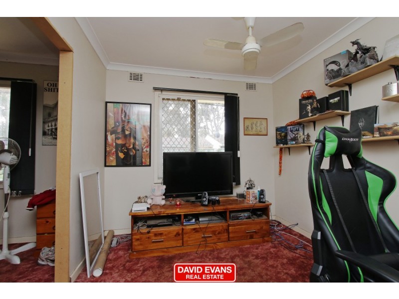 5 Leigh Place, Girrawheen WA 6064