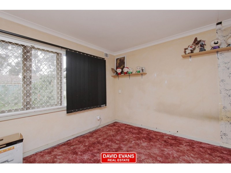 5 Leigh Place, Girrawheen WA 6064