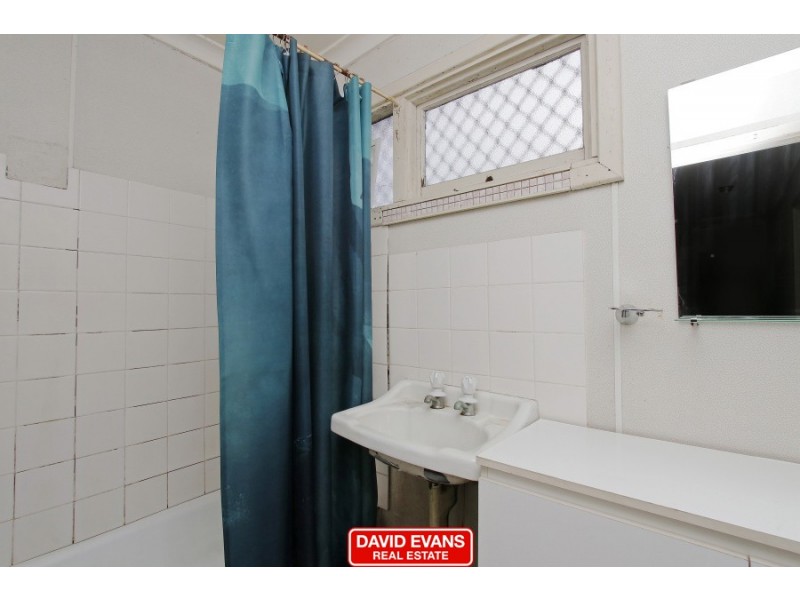 5 Leigh Place, Girrawheen WA 6064