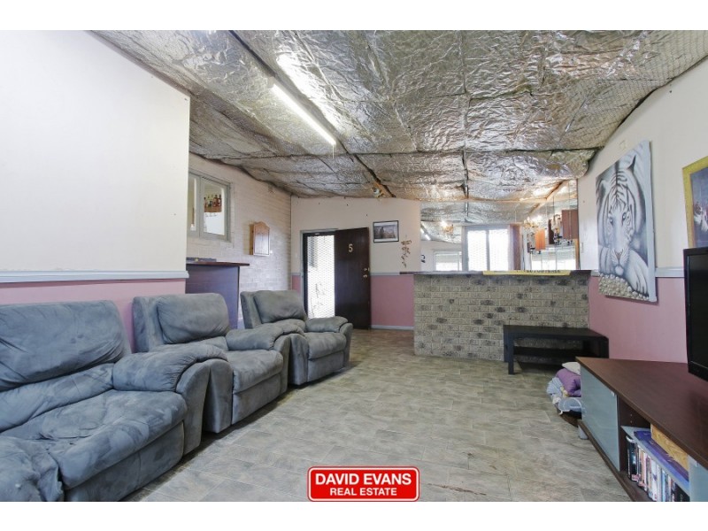 5 Leigh Place, Girrawheen WA 6064