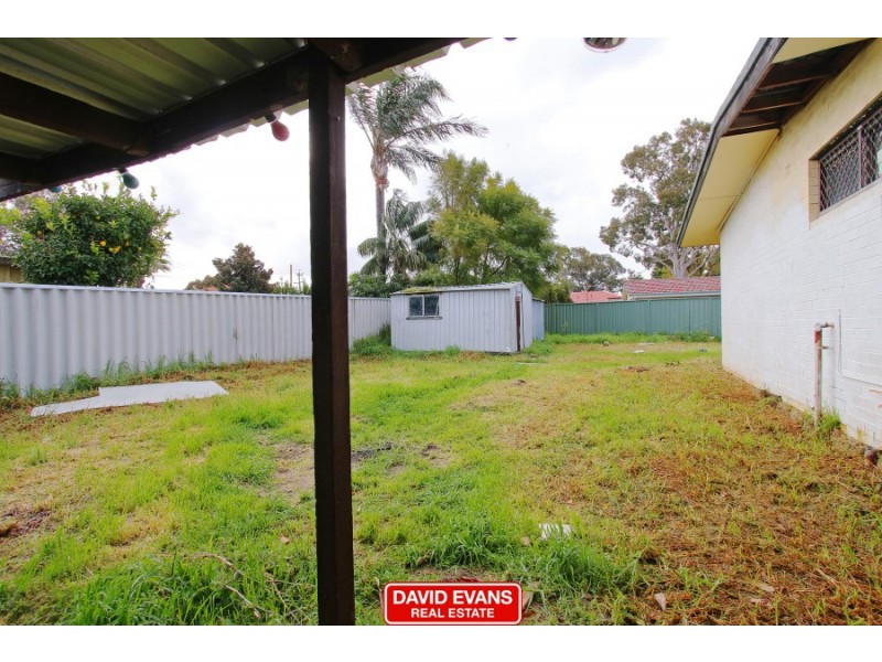 5 Leigh Place, Girrawheen WA 6064