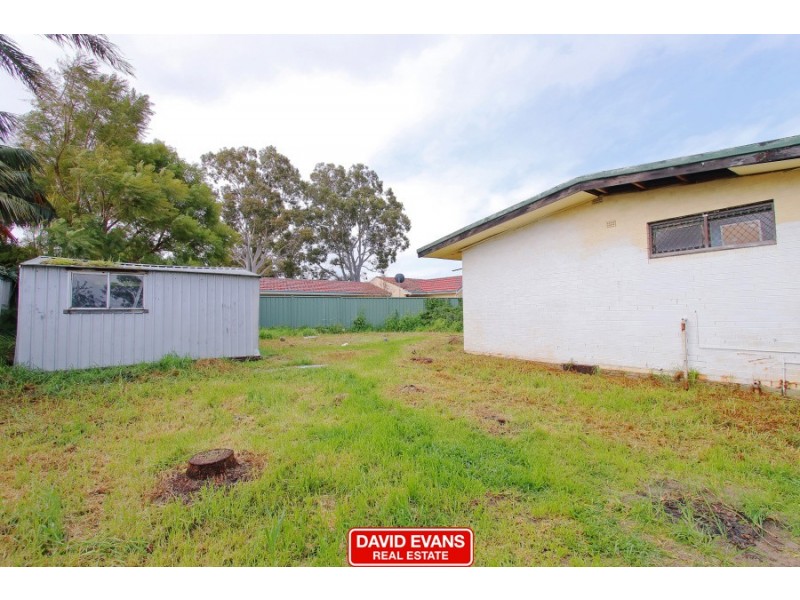 5 Leigh Place, Girrawheen WA 6064