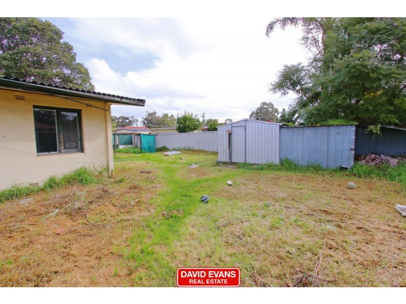 5 Leigh Place, Girrawheen WA 6064