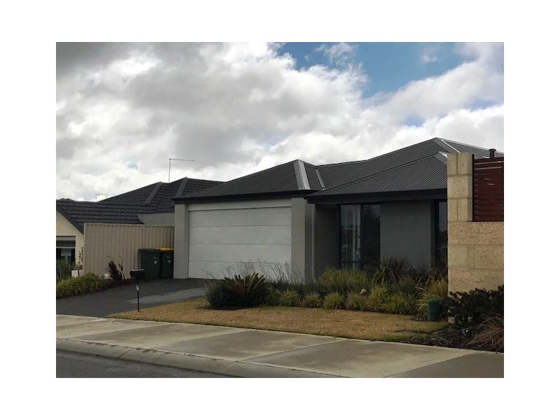 27 Damperia Green, Sinagra WA 6065