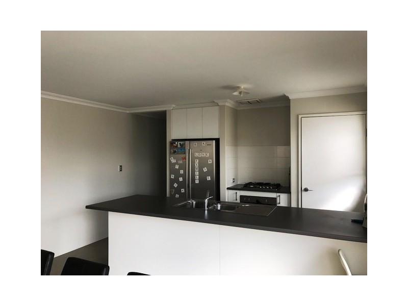 27 Damperia Green, Sinagra WA 6065