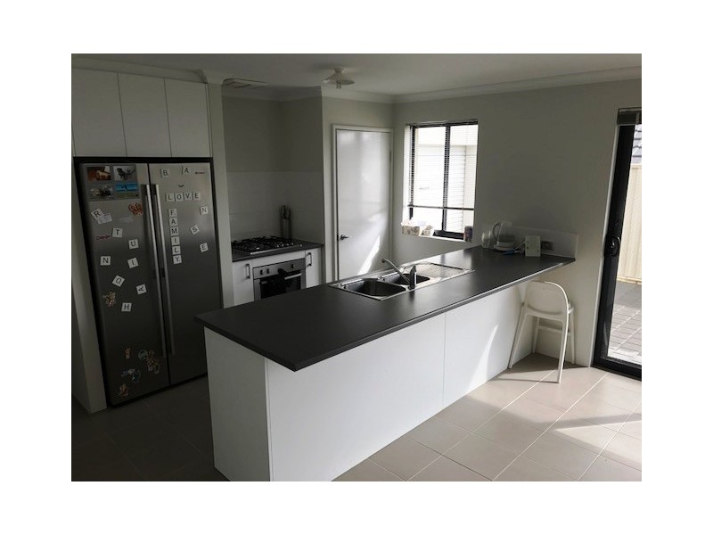 27 Damperia Green, Sinagra WA 6065