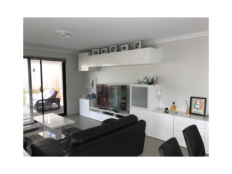 27 Damperia Green, Sinagra WA 6065