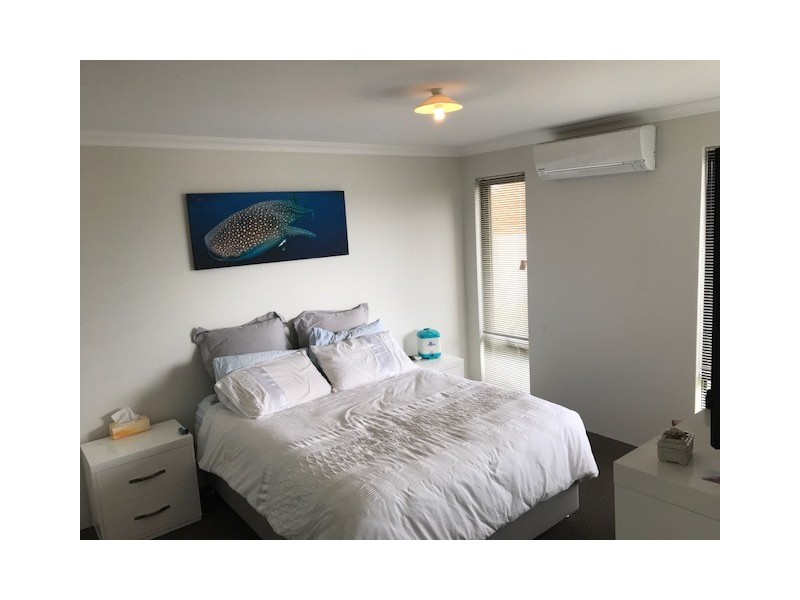 27 Damperia Green, Sinagra WA 6065