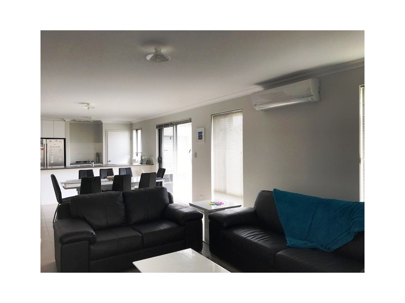 27 Damperia Green, Sinagra WA 6065